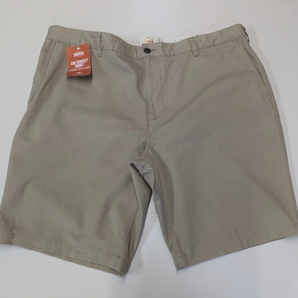 NWT Dockers Khaki Shorts 42Waist Flat Front